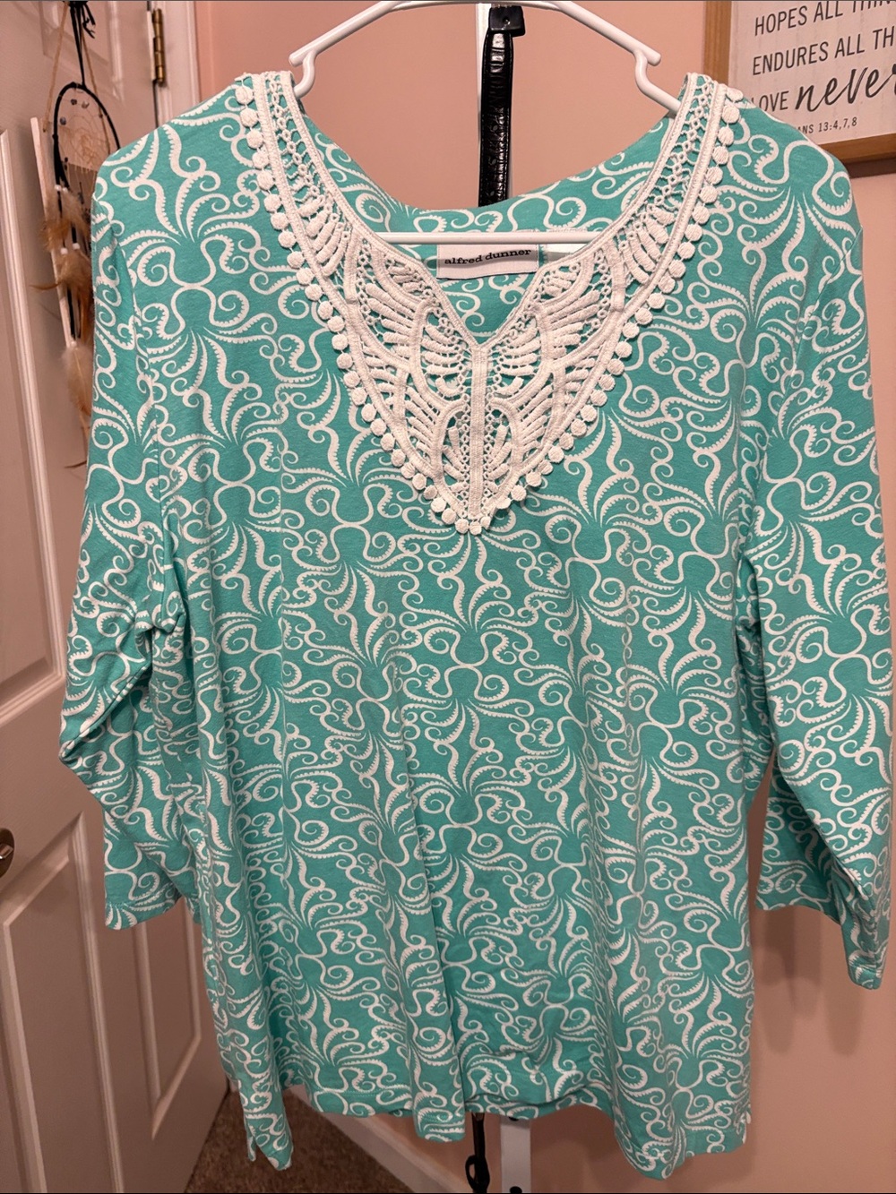 Alfred Dunner Teal Tunic with White Crochet V-Neck
